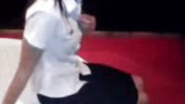 一對美女在鏡頭前提供一切