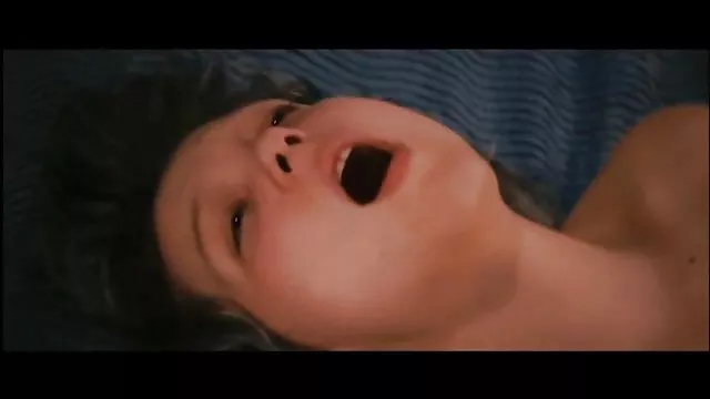 在酒店的雄偉異族口交