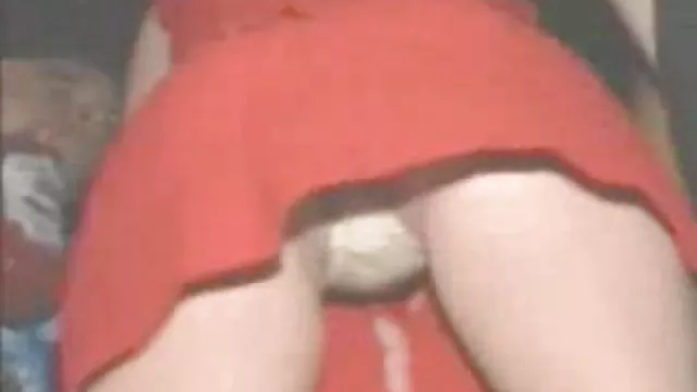 令人興奮的女孩在車裡表現得很糟糕