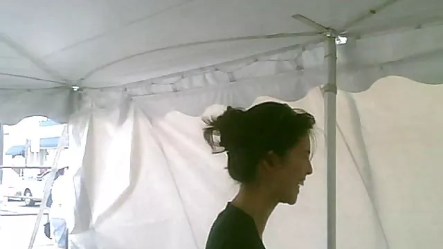 在有異族性行為之前，金發女郎與她的假陽具自慰