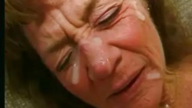 黑色青少年和豐滿的女孩他媽的在屁股很難