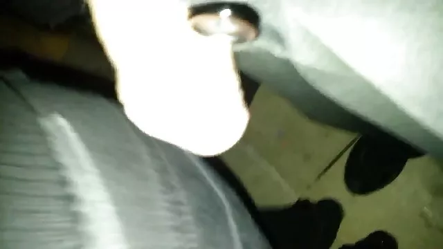 憤怒的母親帶著她的男子氣概的硬公雞回家減壓