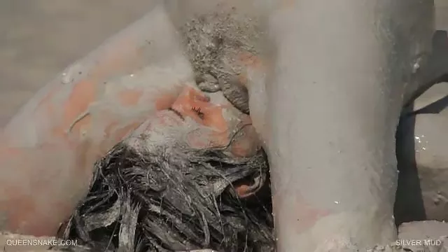 她的丈夫經歷了三人組