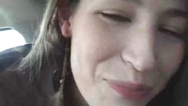 莫雷娜抓住了繼父的巨大陰莖