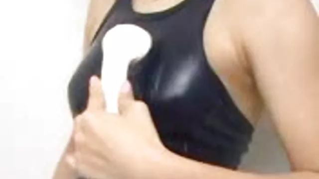 編輯熱烏木女孩他媽的在屁股和小狗